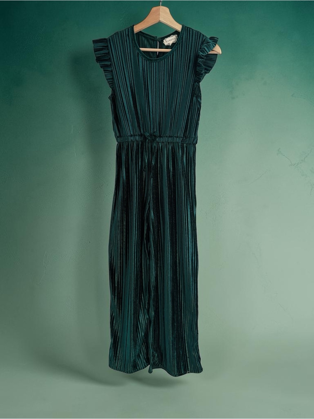 Girls btween Green Pleated Jumpsuit
Size: XL Girls